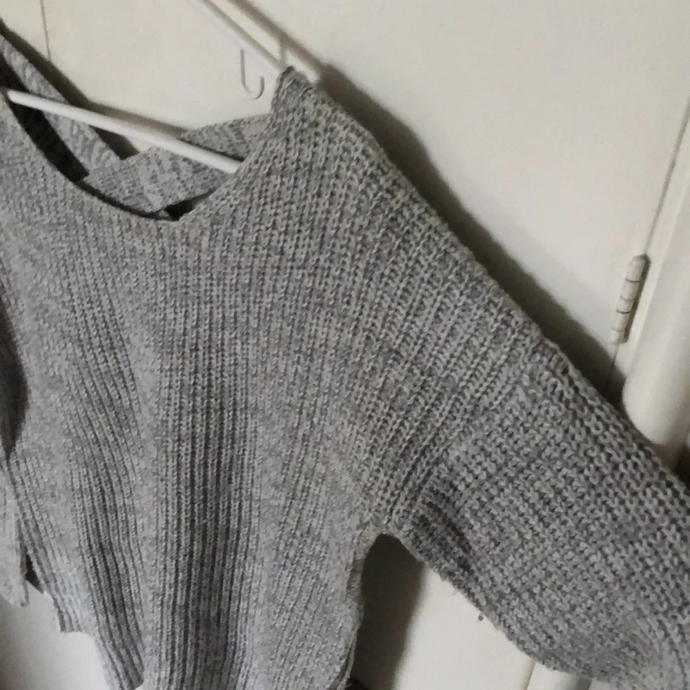 2/$25!‎ ⭐️ Nordstrom Poof Excellence Cross-Back Sweater - Picture 4 of 7